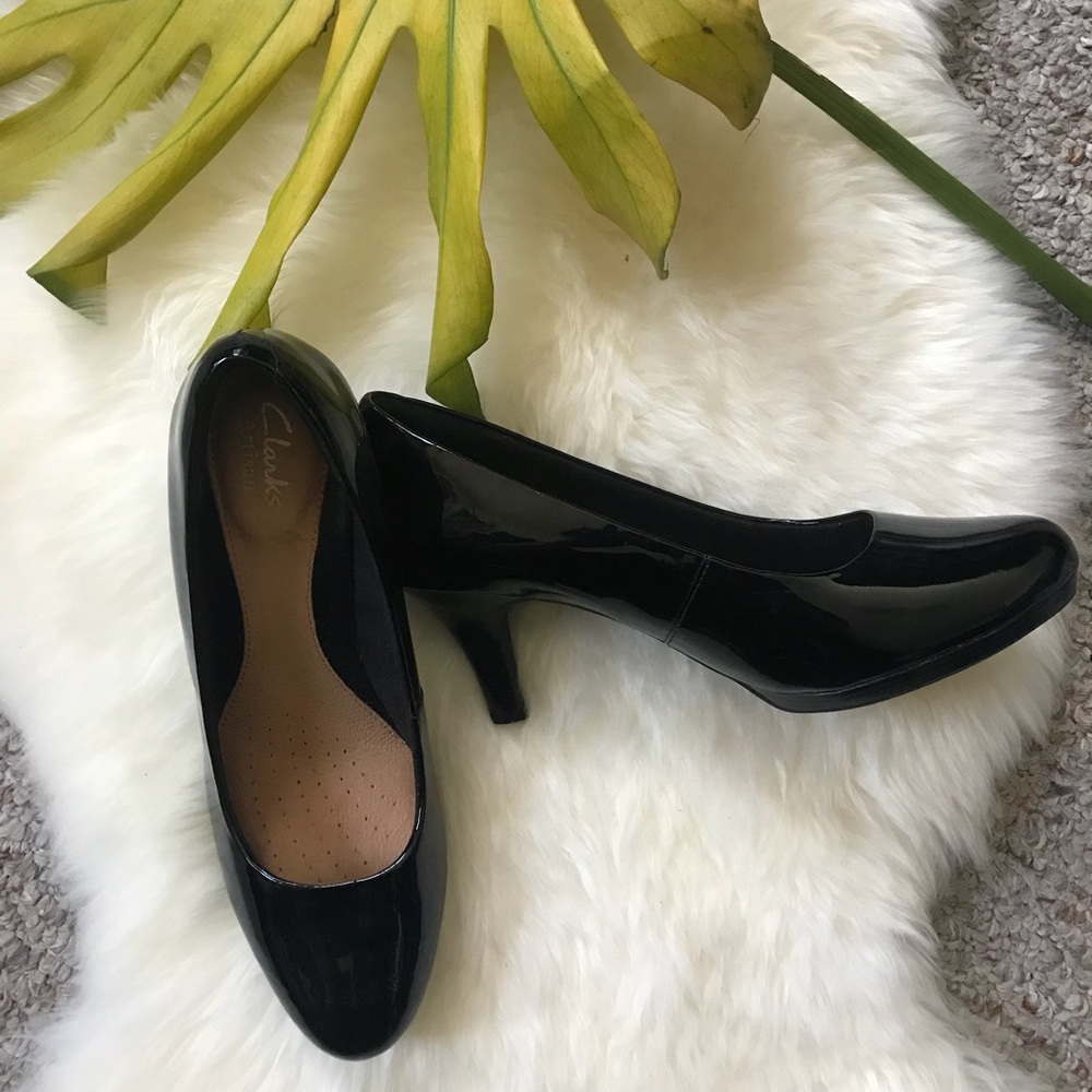 Clarks Black leather heels NEW